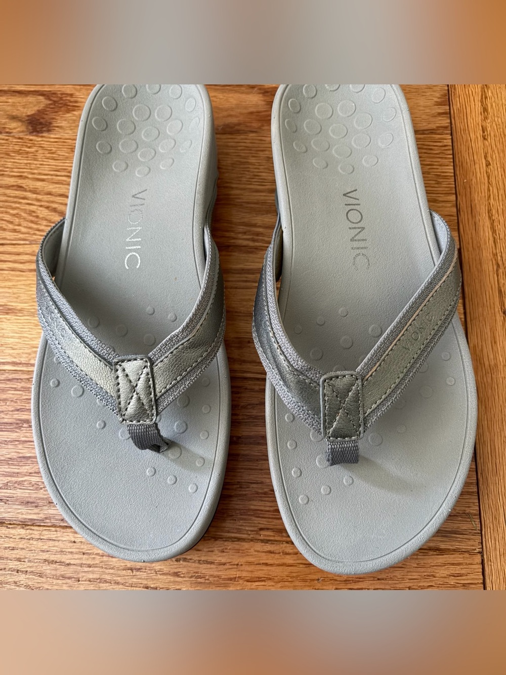 Vionic Tide II Orthaheel Sandals Size 9 Pewter Metallic Silver Toe Post